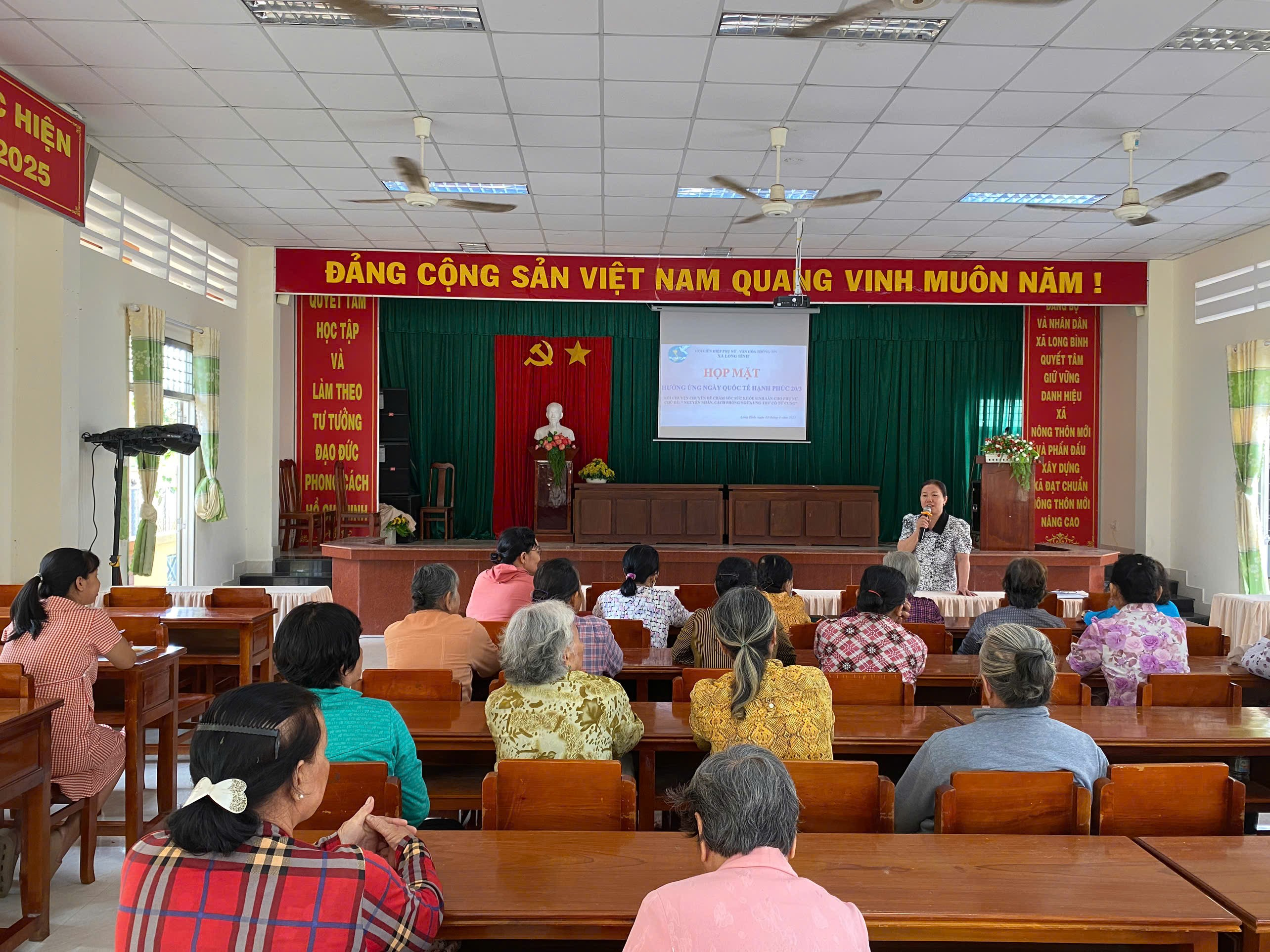 Xã Long Bình: Tổ chức Họp mặt truyền thông sức khỏe sinh sản nhân kỷ niệm ngày Quốc tế Hạnh Phúc 20- 3